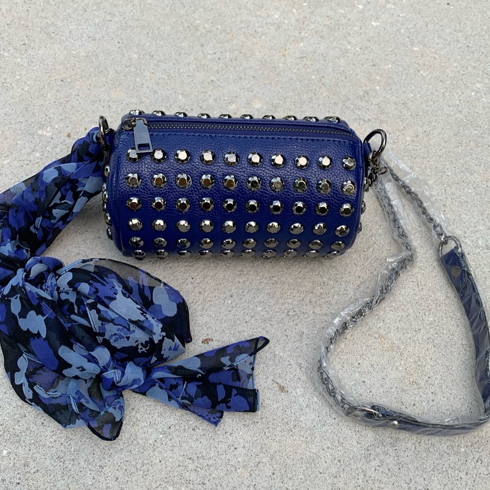 ❤️❤️ LOOK❤️❤️ Small Blue Bag w/ Metal Accents